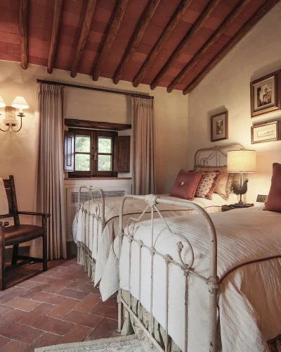 TuscanFarmhouseEstate-20-twin-beds