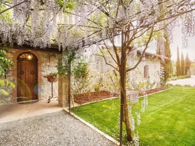TuscanFarmhouseEstate-30B-Wisteria